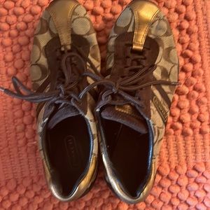 Woman’s size 6 brown and gold coach sneakers vintage I’m great condition
